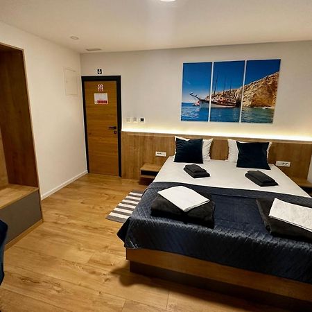 Rooms Slavonski Brod Exteriör bild