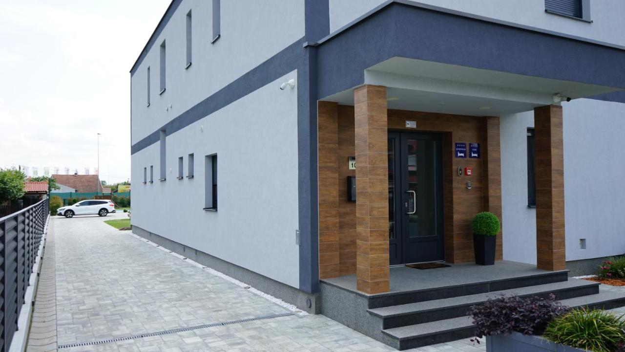 Rooms Slavonski Brod Exteriör bild