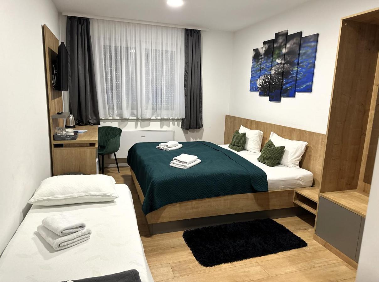 Rooms Slavonski Brod Exteriör bild