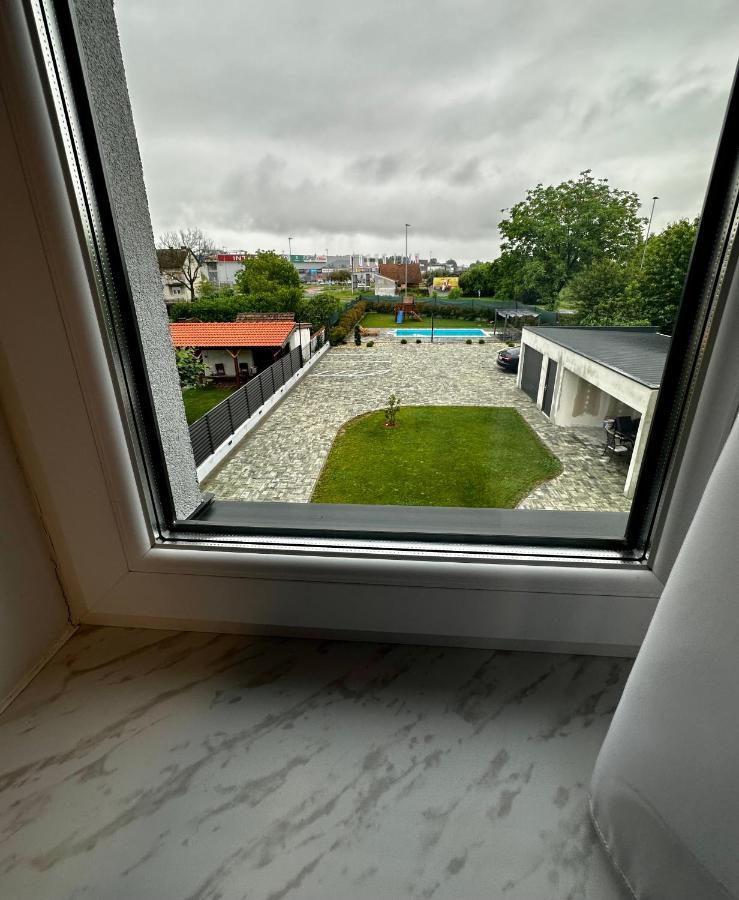 Rooms Slavonski Brod Exteriör bild