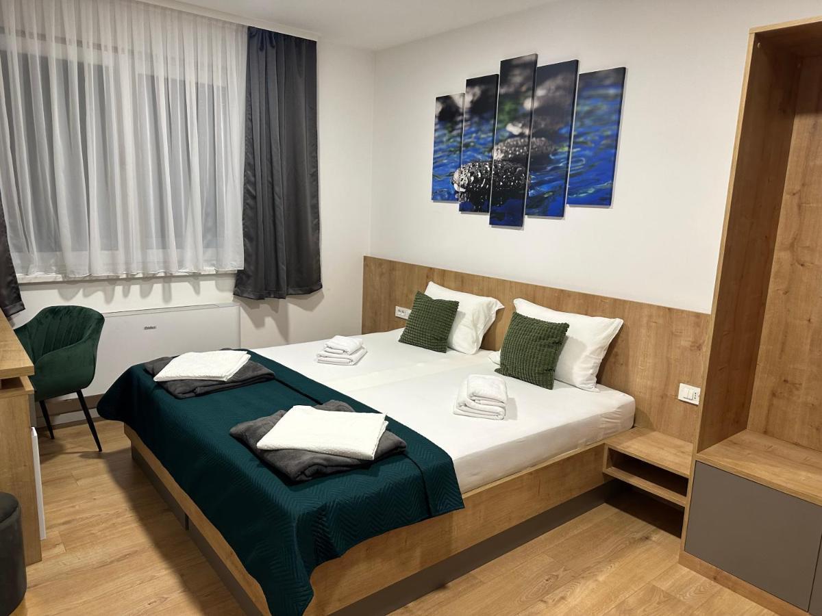 Rooms Slavonski Brod Exteriör bild