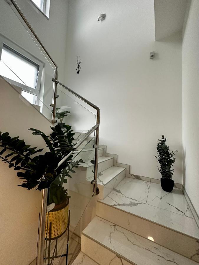 Rooms Slavonski Brod Exteriör bild