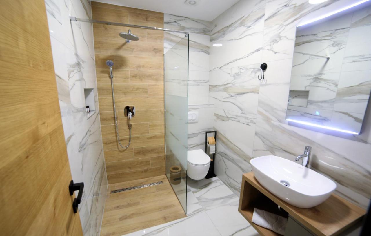 Rooms Slavonski Brod Exteriör bild