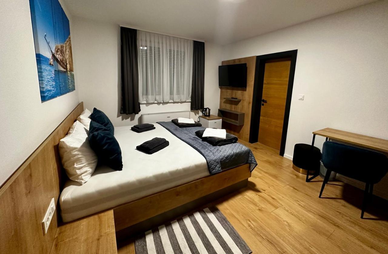 Rooms Slavonski Brod Exteriör bild